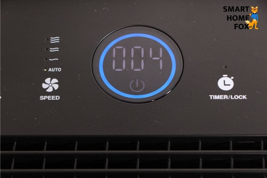 Das Display vom Medion MD 10378 leuchtet Blau und die Anzeige zeigt einen Partikelgehalt von 4 an